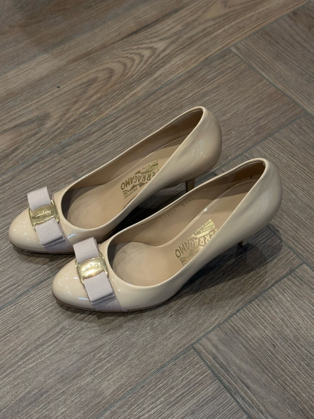 Salvatore Ferragamo "Carla" beige pink patent leather pumps 6 B